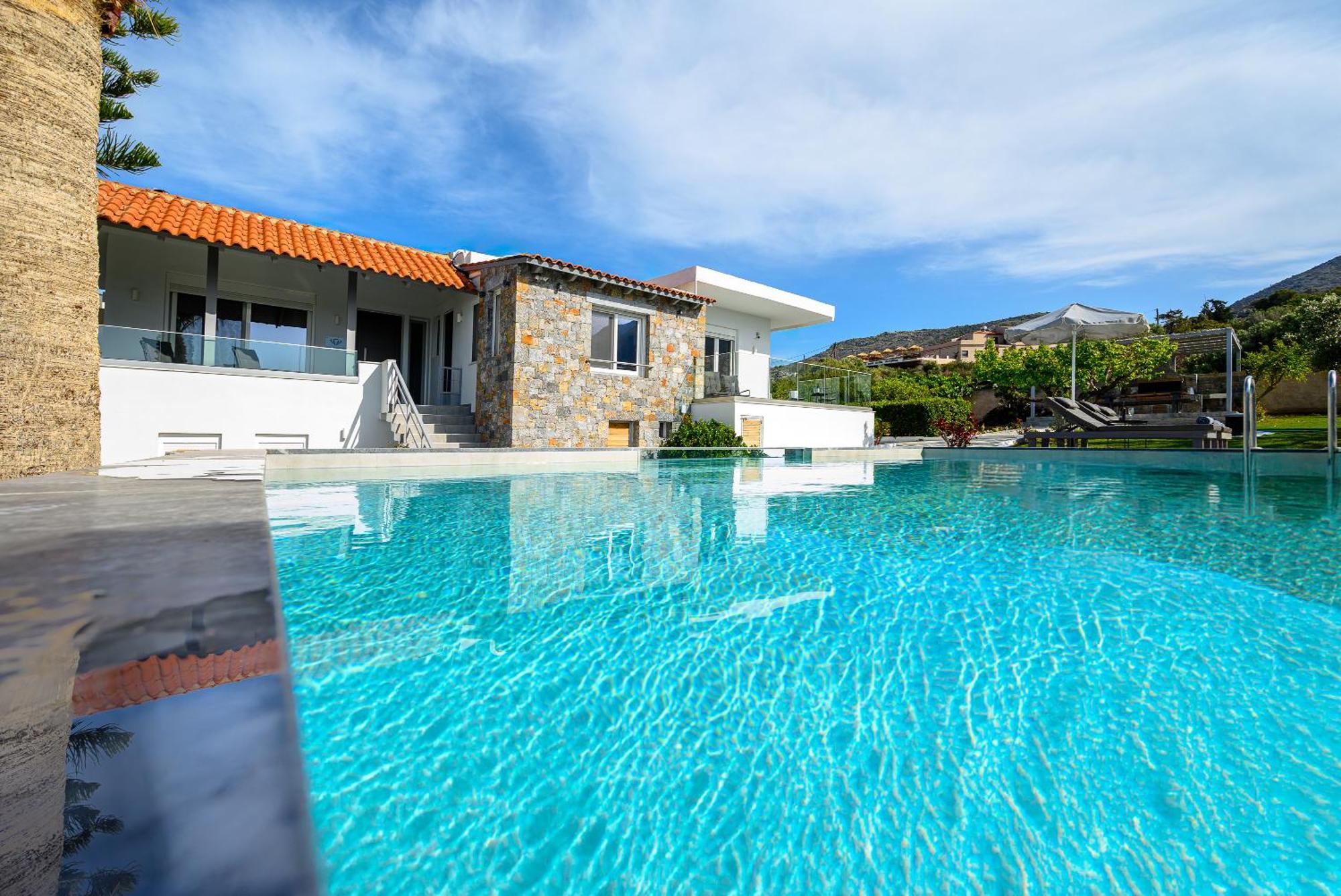 Queen'S Gem Luxury Villa - Heated Jacuzzi & Pool Херсонісос Екстер'єр фото